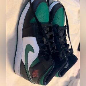 Jordan 1 mid ‘Green toe’
